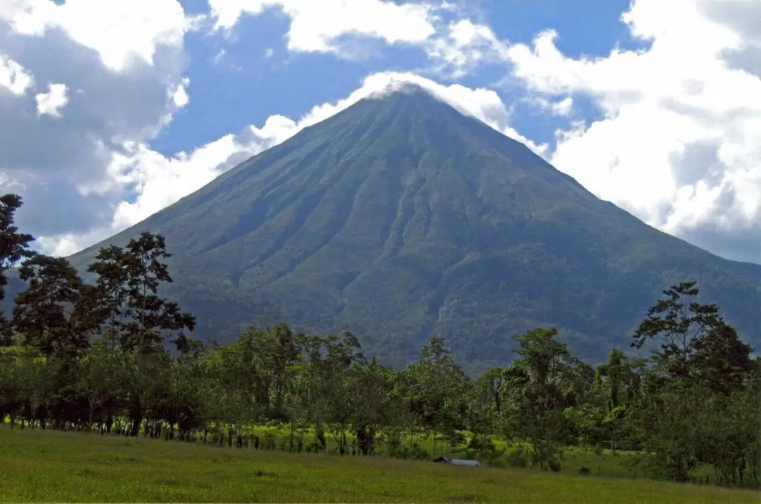 Volcán Arenal, Costa Rica, entre la selva